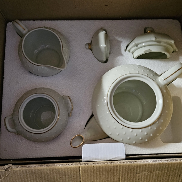 Hummel Hostess Tea Set NEW IN BOX 24K gold trim - Picture 5 of 11